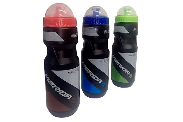 Бутылочка "МERIDA", для велосипеда, пластиковая, 750мл, цвета: 20 синих, 15 красных, 15 зеленых.                                                                                                                                                          